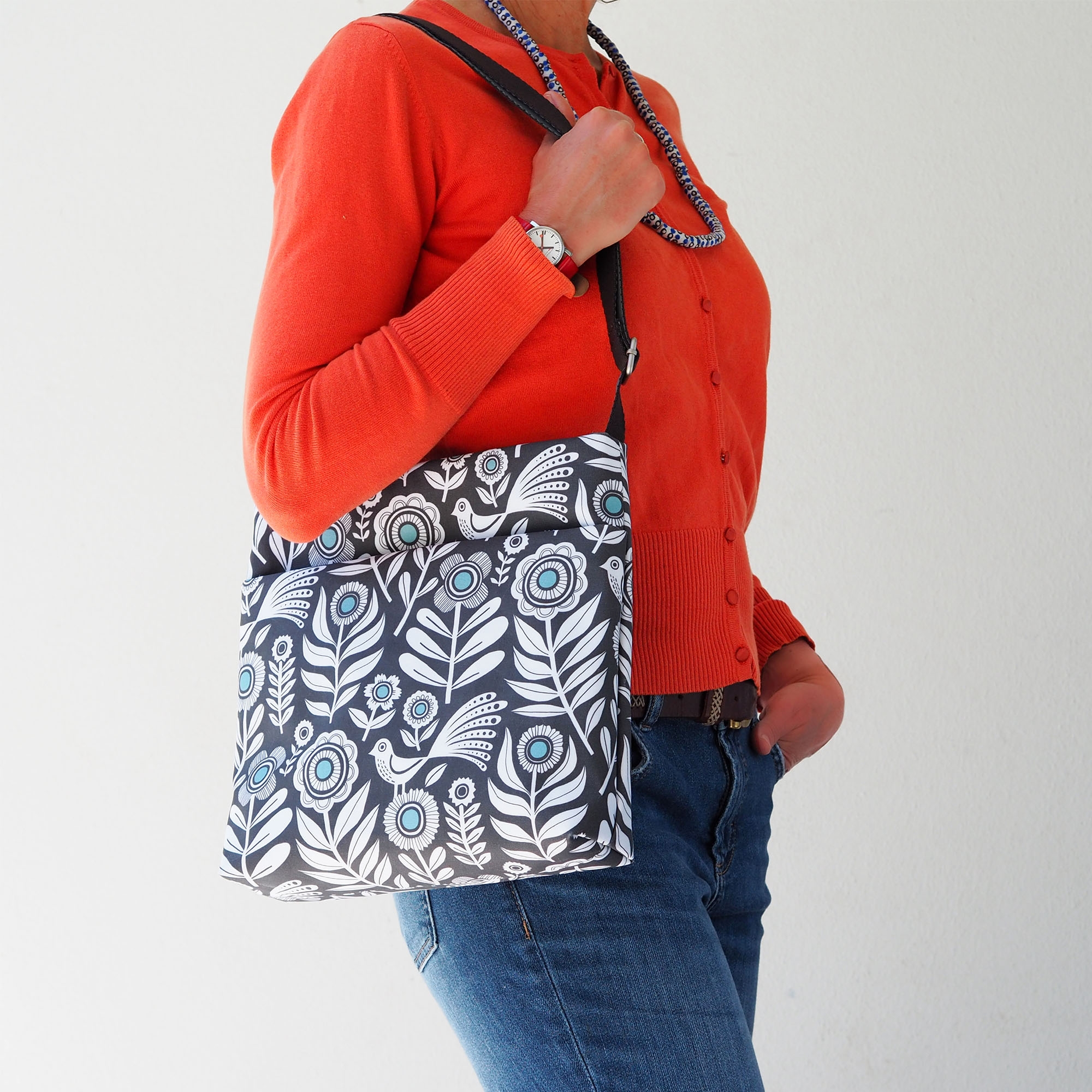 Silhouette Medium Crossbody Bag